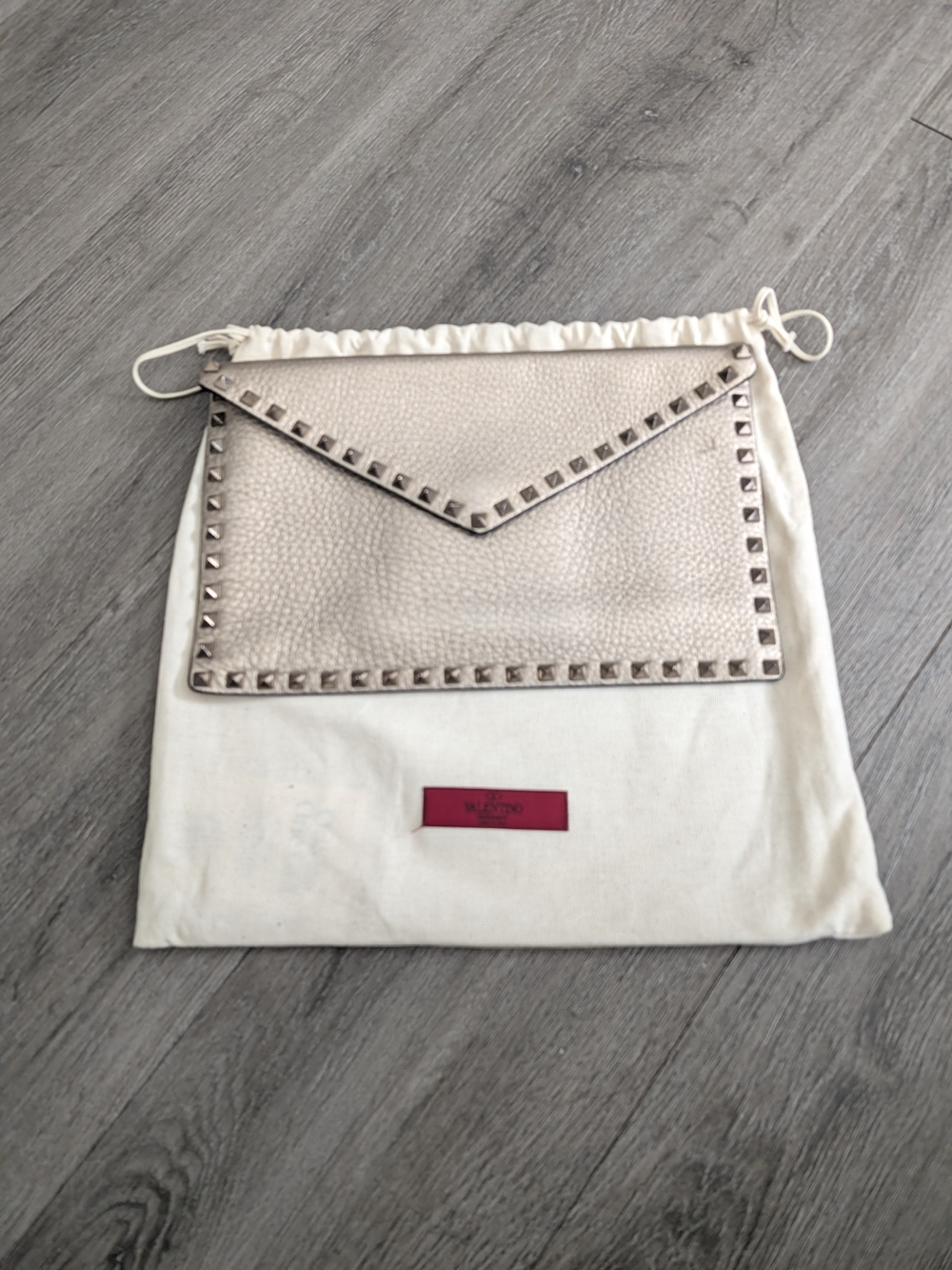 Valentino Garavani Rockstud Envelope Clutch in Ivory/ Rose Gold